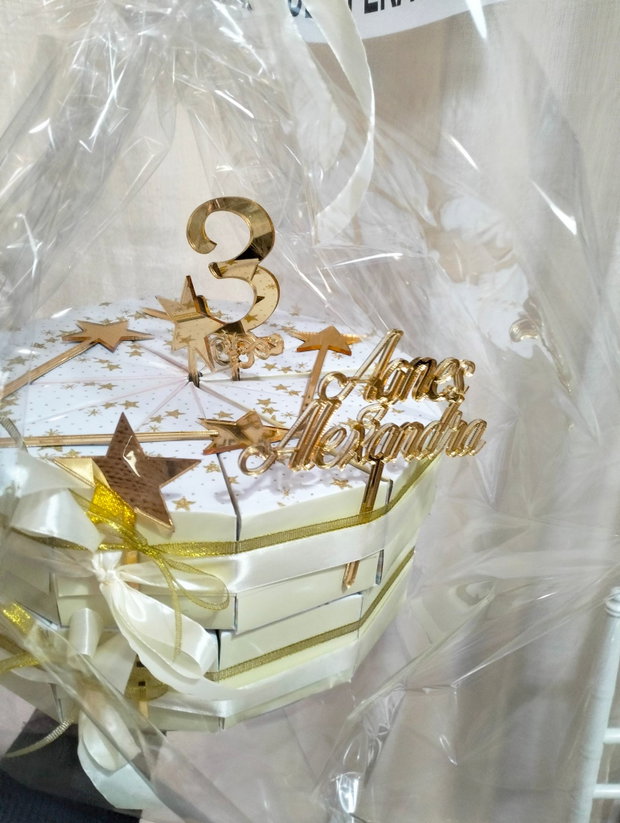 Cutie felie de tort decorativ festiv stelute
