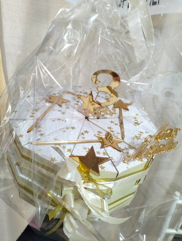 Cutie felie de tort decorativ festiv stelute