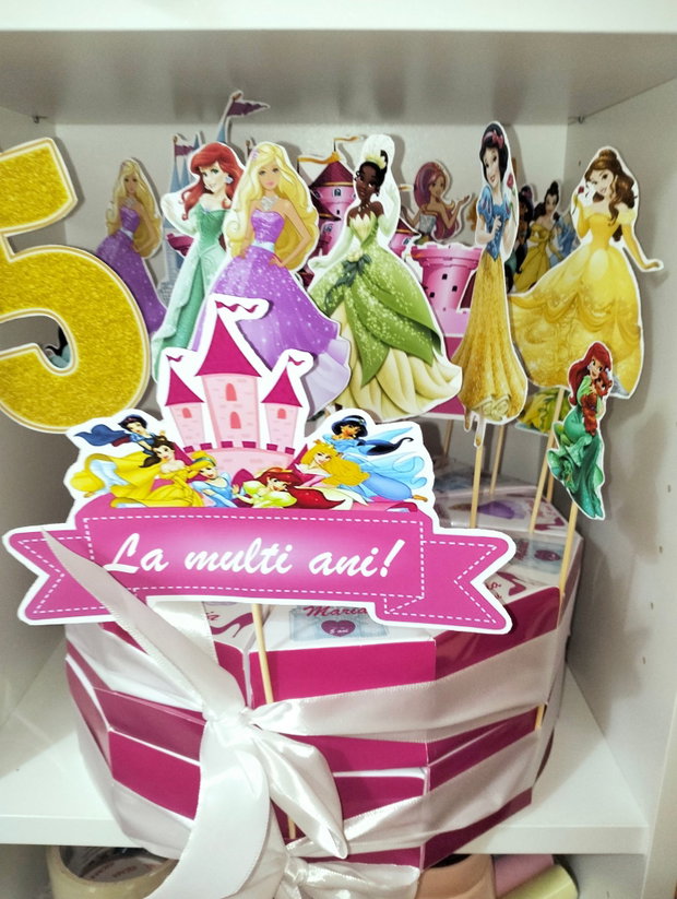 Cutie felie de tort decorativ festiv Printese