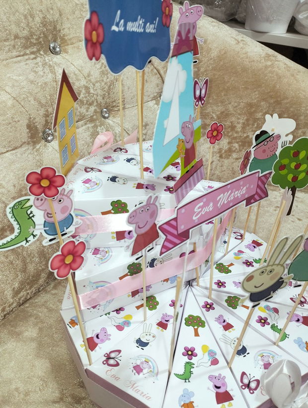 Cutie felie tort decorativ festiv Pepa Pig