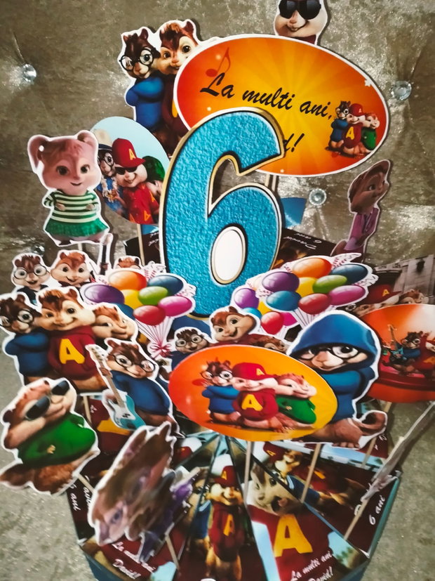 Cutie felie de tort Alvin si veveritele