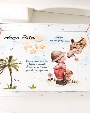 Tavita de mot baietel cu girafă