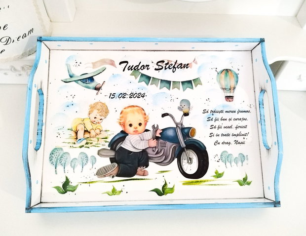 Tavita de mot baietel cu motocicletă și frățior