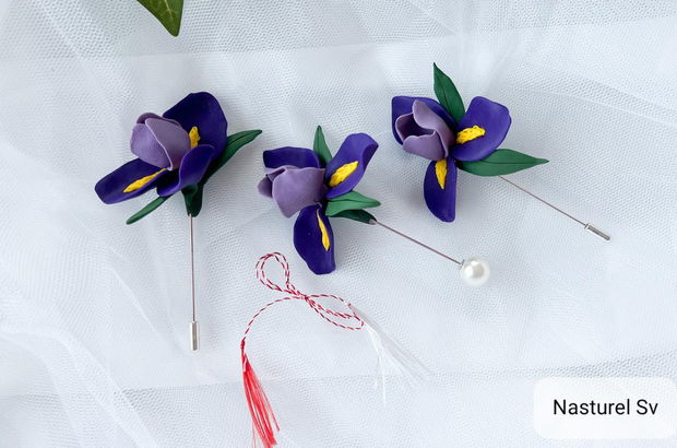 Pin martisor: Iris