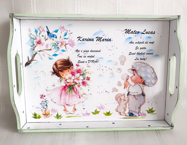 Tavita de mot fetita și baietel gemeni