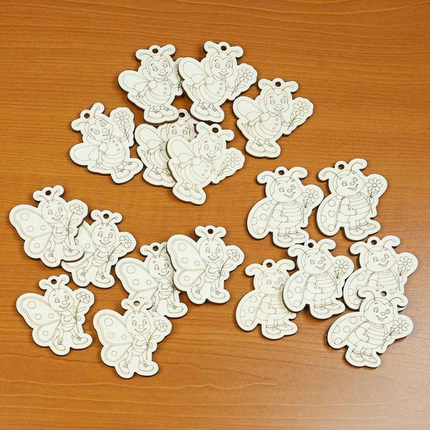 Blank martisor din lemn cu mascota clasei/grupei: Albinute, Buburuze, Fluturasi