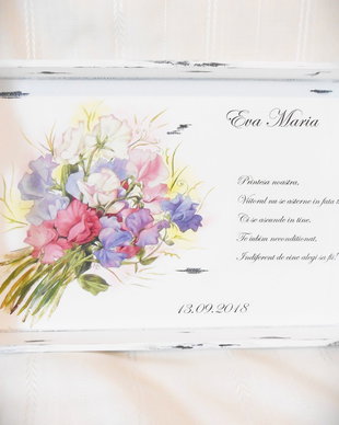 Tavita de mot fetita cu buchet de flori