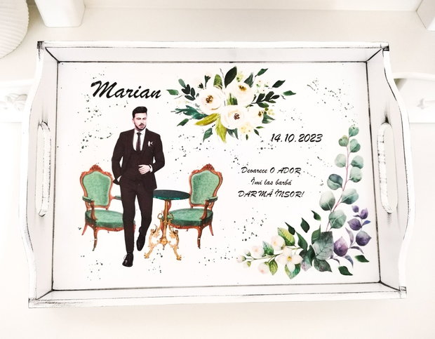 Tavita pentru mire cu tema fotolii verzi în fundal