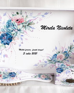 Tavita pentru mireasa cu trandafiri colorați