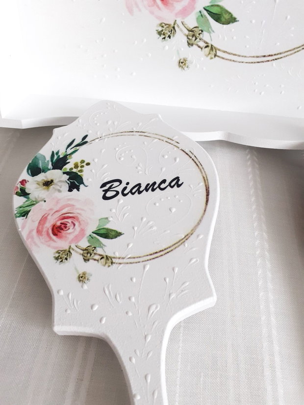 Tavita pentru mireasa cu tema cerc auriu și floare roz