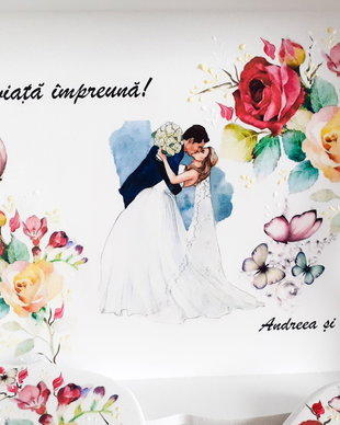 Tavita pentru mireasa cu miri romantici și trandafiri roșii