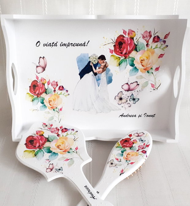 Tavita pentru mireasa cu miri romantici și trandafiri roșii