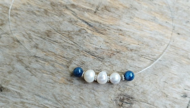 Colier argint, kyanite si perle de apa dulce, pe fir transparent / colier minimalist