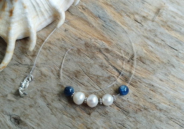 Colier argint, kyanite si perle de apa dulce, pe fir transparent / colier minimalist
