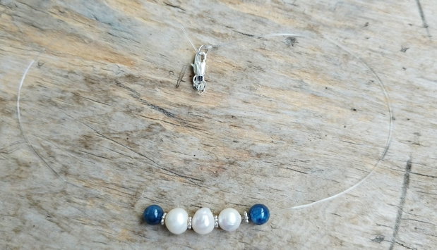 Colier argint, kyanite si perle de apa dulce, pe fir transparent / colier minimalist