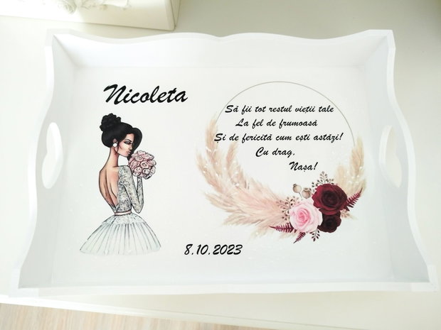 Tavita pentru mireasa cu tema cunună de stuf și trandafiri