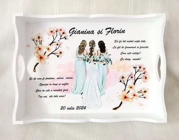 Tavita pentru mireasa în fundal de primăvară