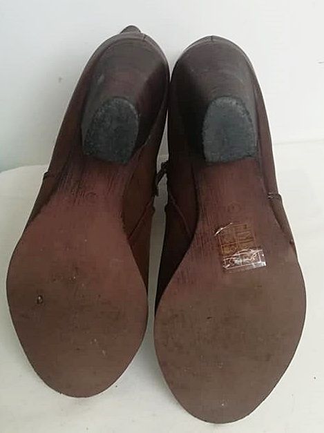 botine / ghetute / cizmulite maro cu fermoare aurii , 40