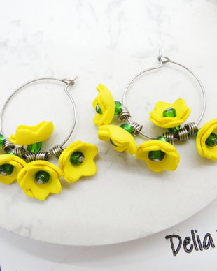 Cercei Handmade din Foamiran Galben cu Detalii Florale și Mărgele Verzi (cod1149)