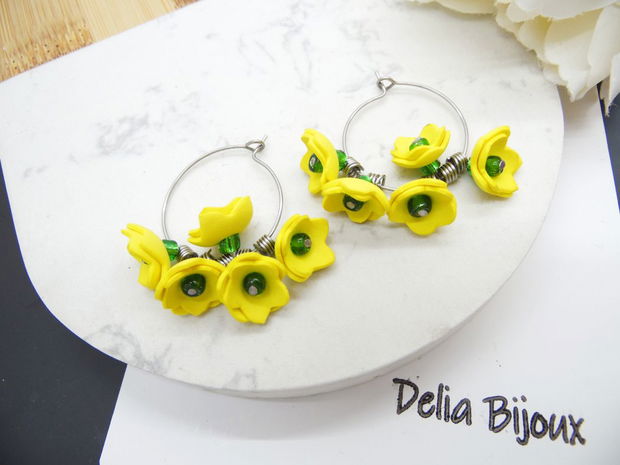 Cercei Handmade din Foamiran Galben cu Detalii Florale și Mărgele Verzi (cod1149)