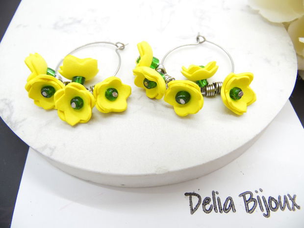 Cercei Handmade din Foamiran Galben cu Detalii Florale și Mărgele Verzi (cod1149)