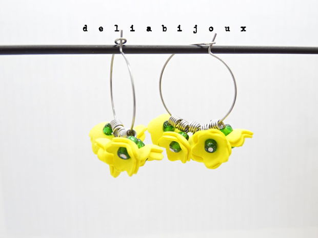 Cercei Handmade din Foamiran Galben cu Detalii Florale și Mărgele Verzi (cod1149)
