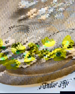 Cercei Handmade din Foamiran Galben cu Detalii Florale și Mărgele Verzi (cod1149)