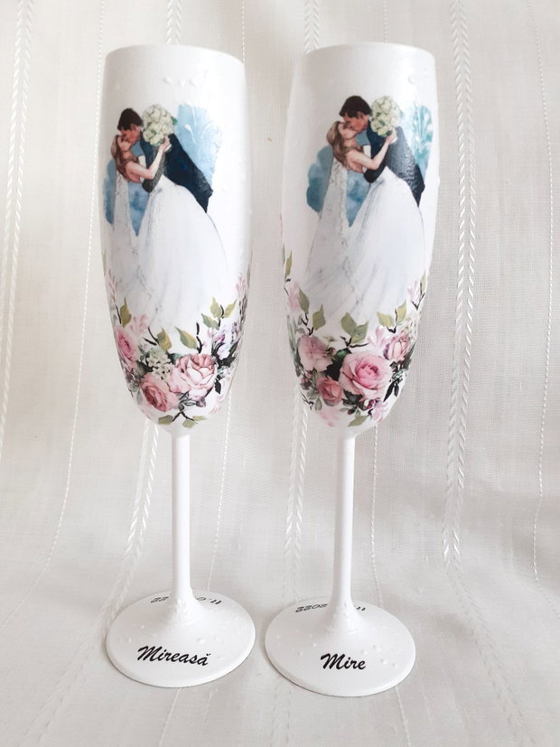 Pahare de nunta personalizate cu miri și trandafiri roz