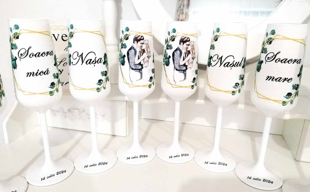 Pahare de nunta personalizate pentru miri, nași, părinți