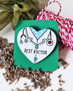 Martisor brosa pentru medic pictat manual handmade Best Doctor