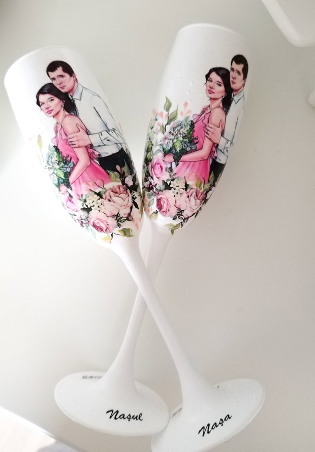 Pahare de nunta personalizate cu miri și nași