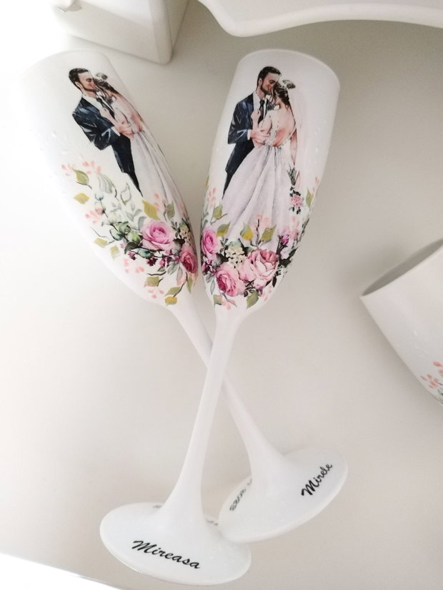 Pahare de nunta personalizate cu miri și nași