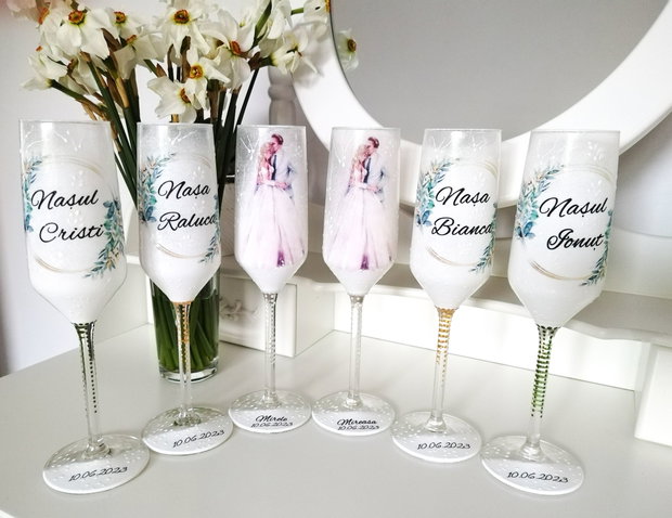 Pahare de nunta personalizate cu două perechi de nași