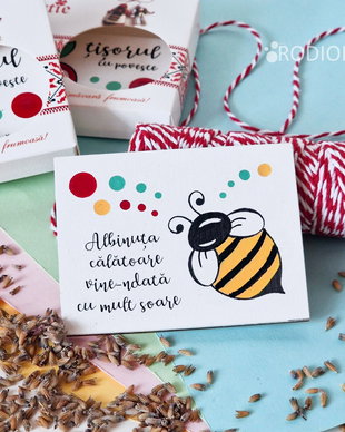 Martisor cu magnet albinuta pictat manual cu mesaj