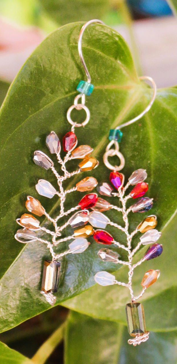 Cercei handmade din sarma si cristale tip swarovski