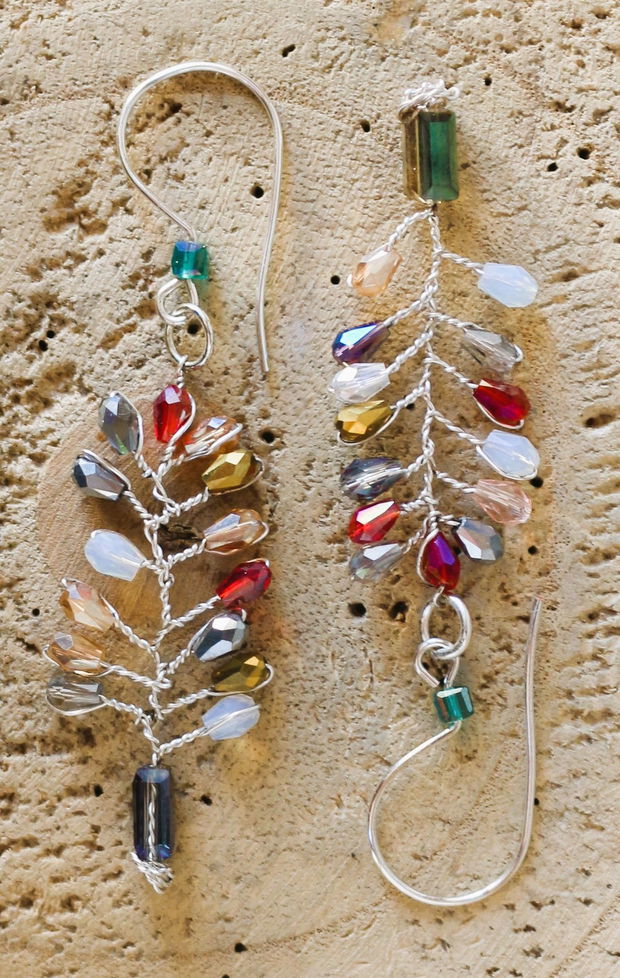 Cercei handmade din sarma si cristale tip swarovski