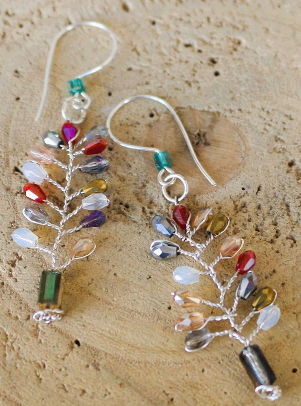 Cercei handmade din sarma si cristale tip swarovski