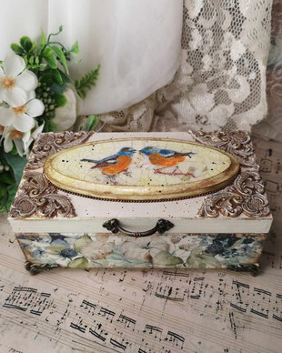 Caseta pentru bijuterii, decorata in stil vintage