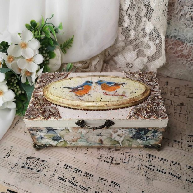 Caseta pentru bijuterii, decorata in stil vintage