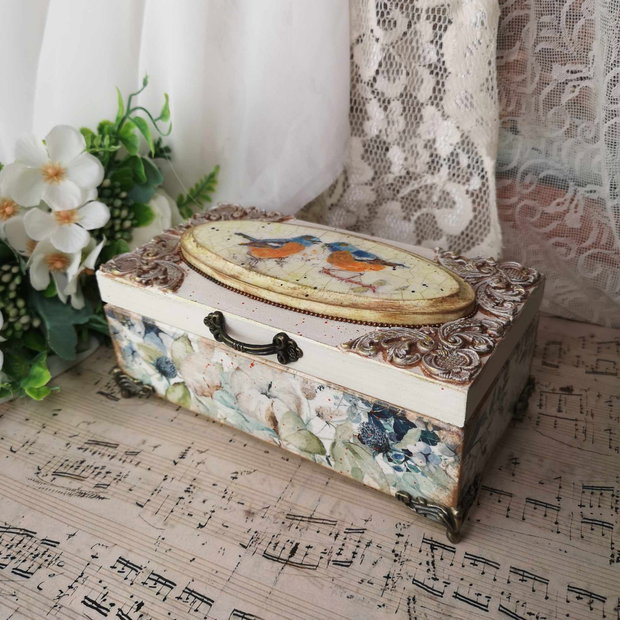 Caseta pentru bijuterii, decorata in stil vintage