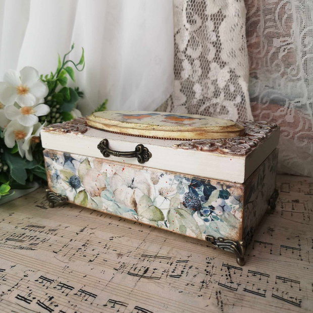 Caseta pentru bijuterii, decorata in stil vintage