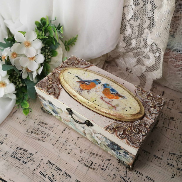 Caseta pentru bijuterii, decorata in stil vintage