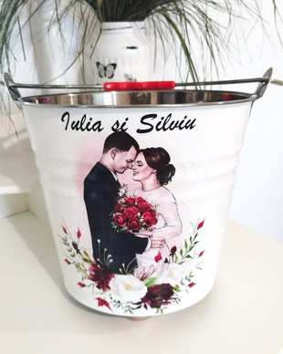 Galeata pentru mireasa cu buchet roșu