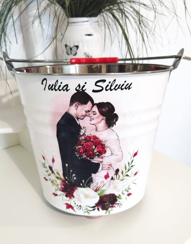 Galeata pentru mireasa cu buchet roșu