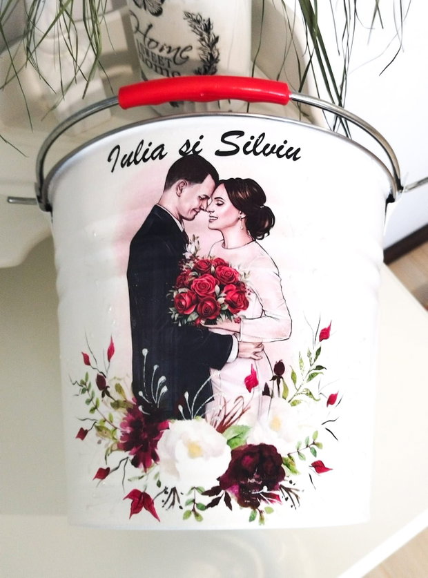 Galeata pentru mireasa cu buchet roșu
