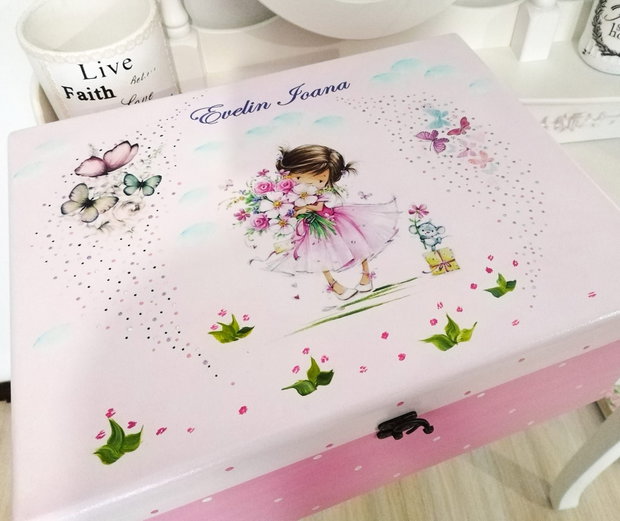Cutie de trusou botez sau mot cu fetița cu flori