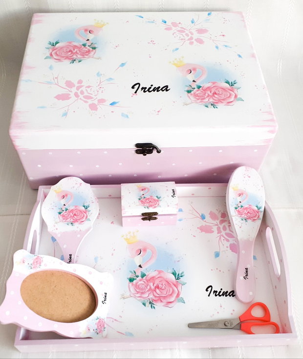 Cutie de trusou mot cu trandafiri roz și lebede