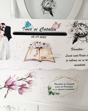 Cutie de dar tip căsuță cu miri, magnolie și ceas
