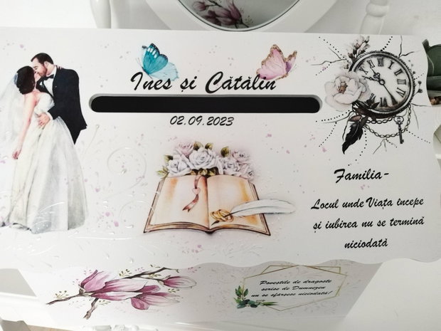 Cutie de dar tip căsuță cu miri, magnolie și ceas