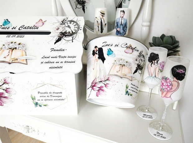 Cutie de dar tip căsuță cu miri, magnolie și ceas